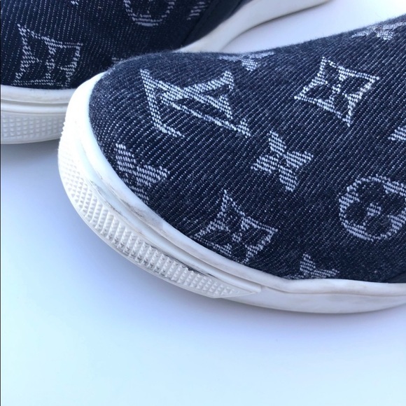 Louis Vuitton Authentic Monogrammed Denim Slip Ons…Sz: 7.5….Great Condition - Picture 6 of 8